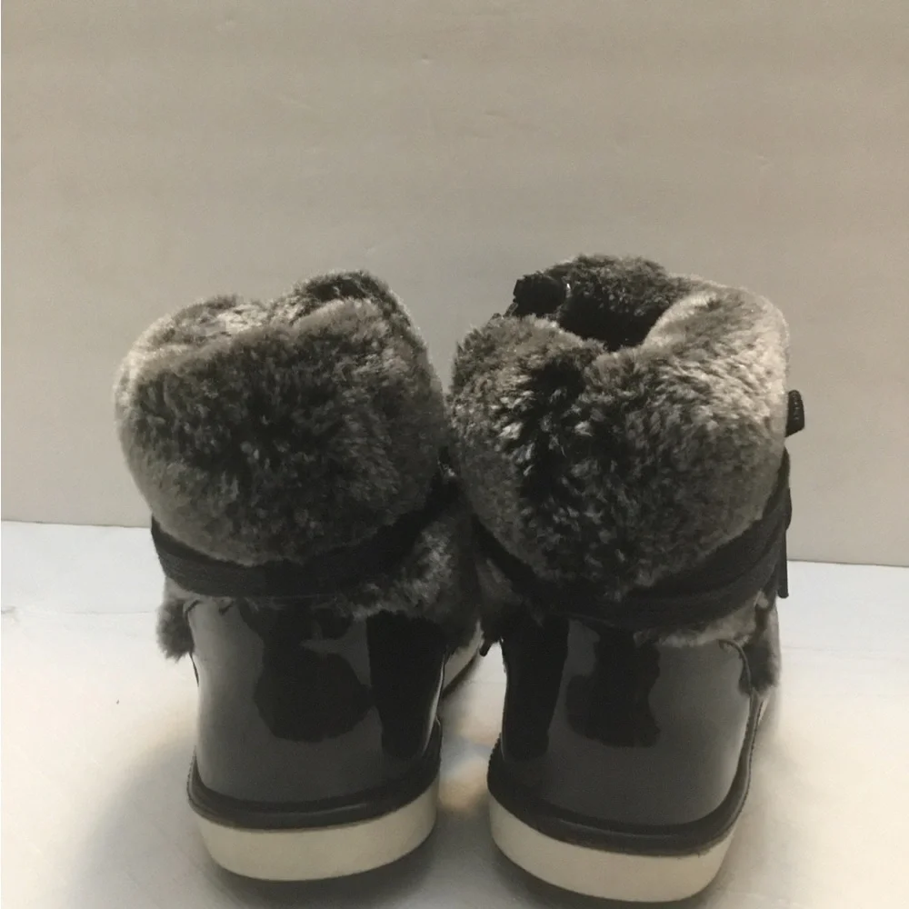 ARIANA snowboots Cozy Faux-Fur Kids Winter Boots with Heart Charm in Gray
